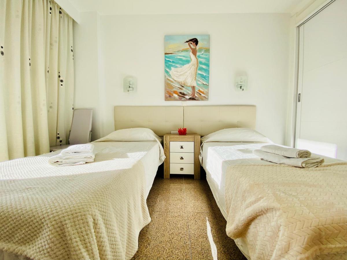 Orange And White Apartment In Yumbo San Bartolomé Exteriér fotografie